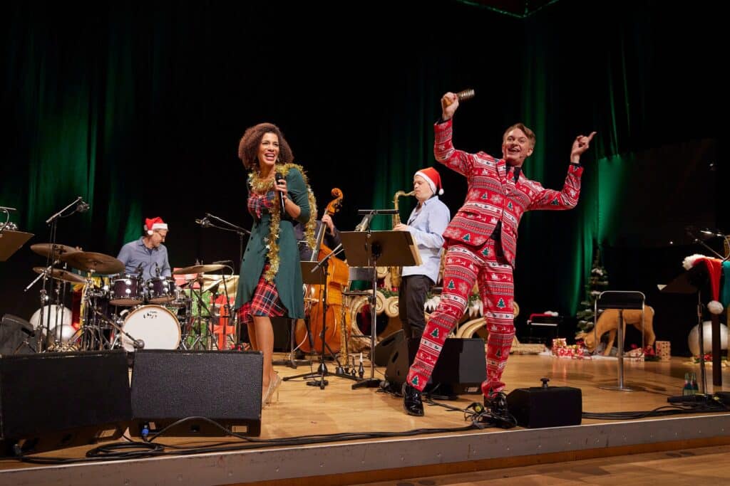 Caroline Mhlanga, Sängerin Skyline Club Band mit „Swinging Christmas for Kids!“ (HR Jazz Ensemble)